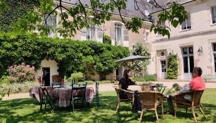 住宿加早餐  Château De Thouaré