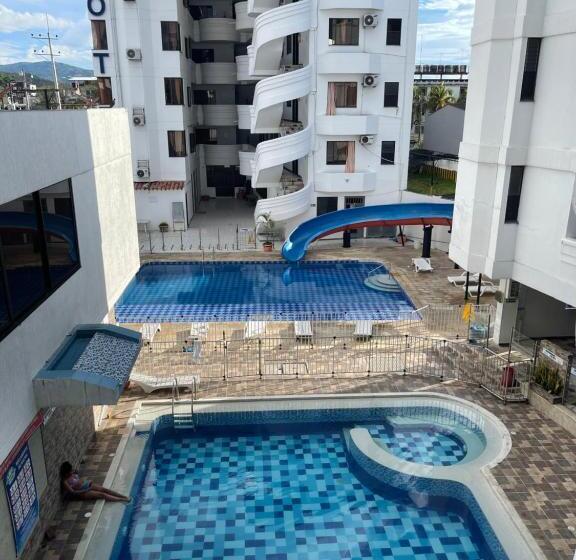 هتل Buenos Aires Club Inn