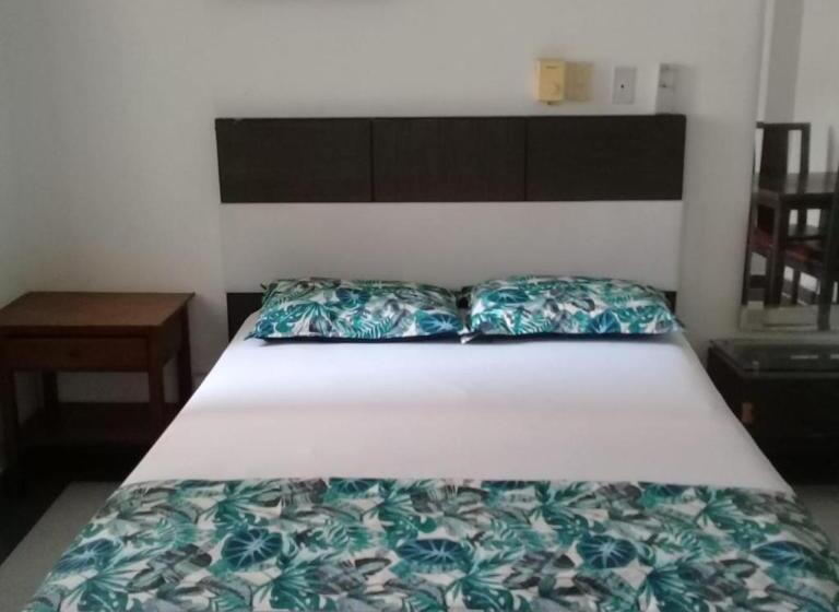 هتل Buenos Aires Club Inn