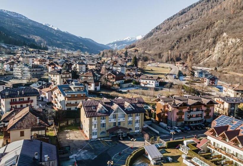 فندق Garni Meledrio