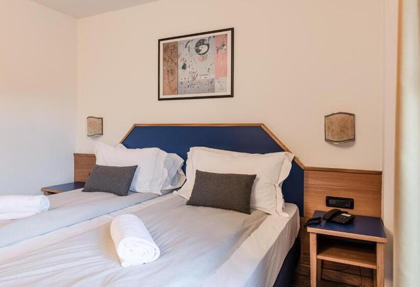 فندق Garni Meledrio