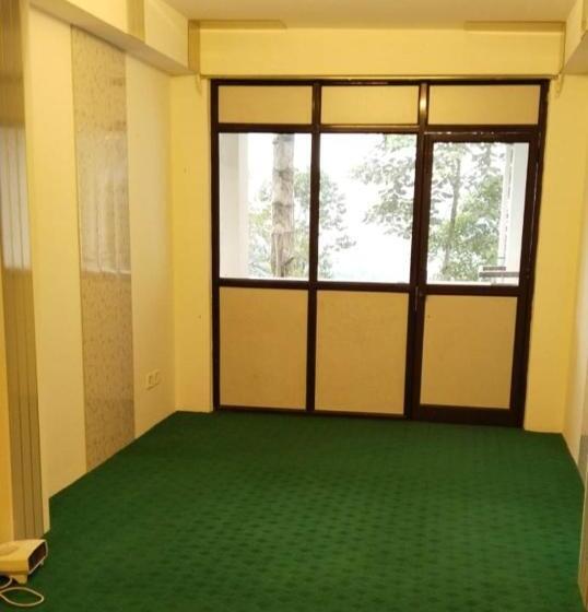 فندق Norbulingka Retreat