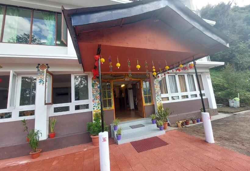 فندق Norbulingka Retreat