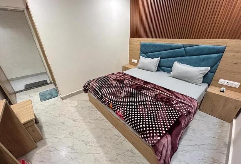 بنسيون Avadh Guest House