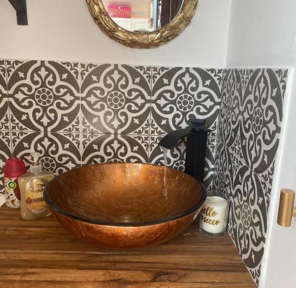 Pensão Studio With A Hot Tub And Garden