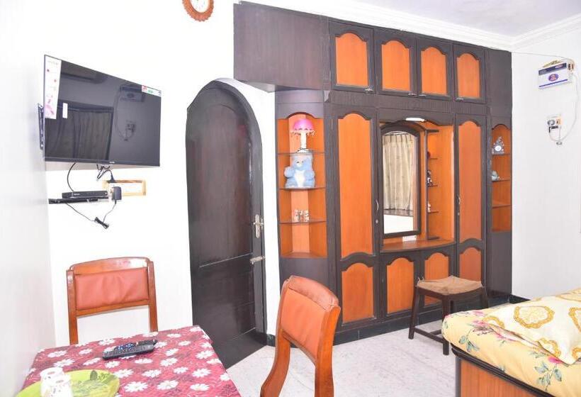 Пансион Versailles Home