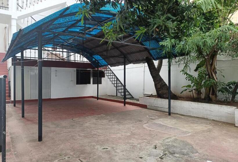 Пансион Versailles Home