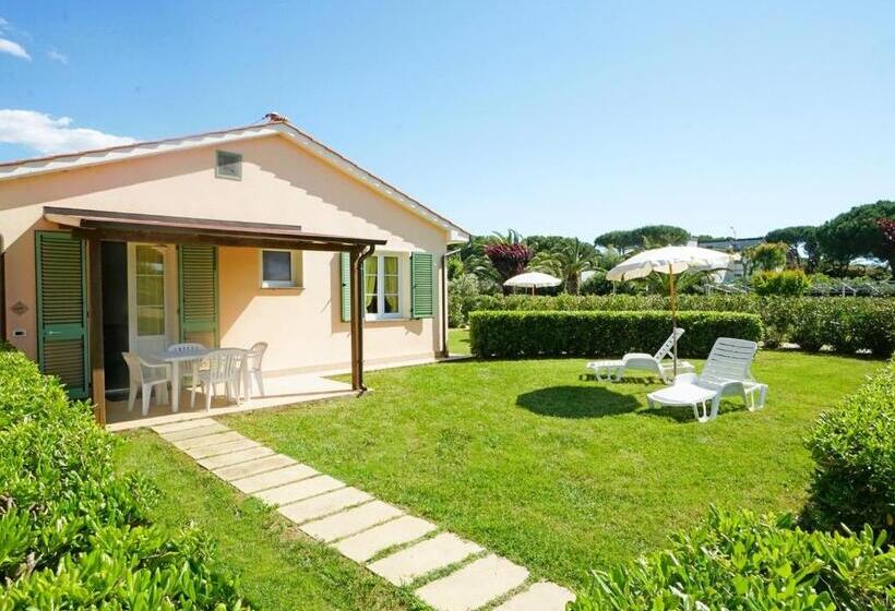 Residence With Swimming Pool In Mazzanta Just 600 Meters From The Beach