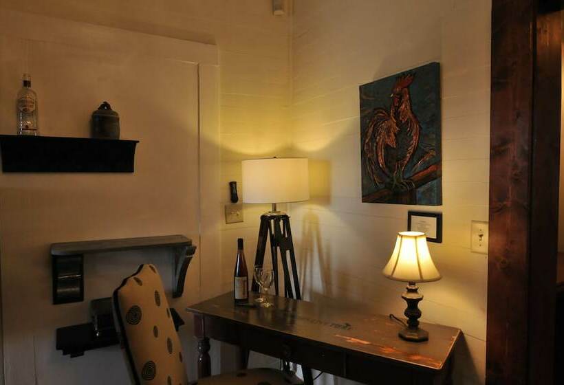 فندق Old Storehouse Inn