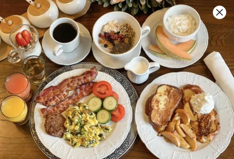 Отель Stone Chalet Bed & Breakfast Inn