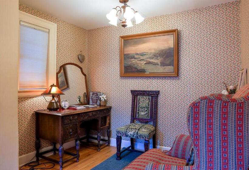 Отель Stone Chalet Bed & Breakfast Inn