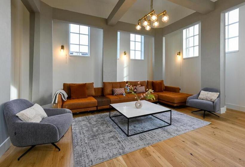 12a, Luxe & Uniek Bioscoopzaal Terras Uitzicht