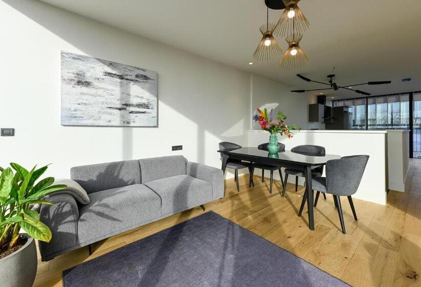 12a, Luxe & Uniek Bioscoopzaal Terras Uitzicht