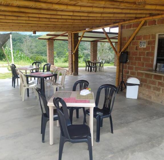 هتل Altos Del Reposo Casa Campestre