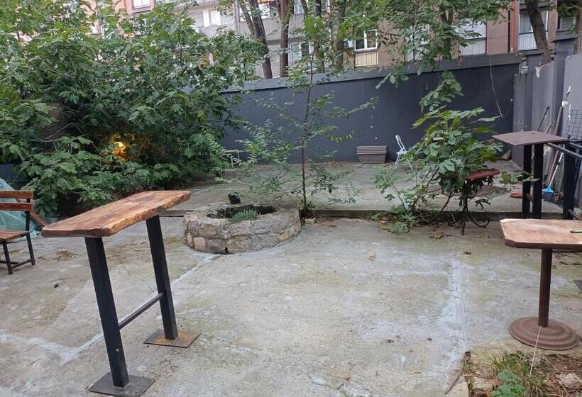 هتل کپسول Panda Victor Space Capsule Hostel Neo Nomad