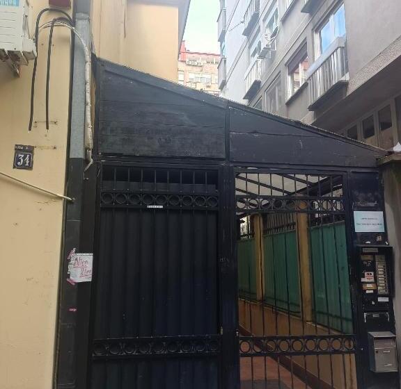 هتل کپسول Panda Victor Space Capsule Hostel Neo Nomad