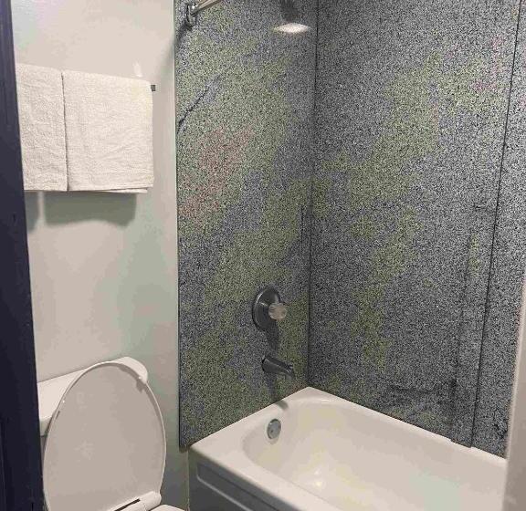 فندق Fairbridge Inn & Suites