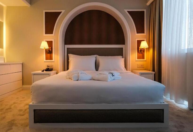 Dbd Hotel Bayraklı