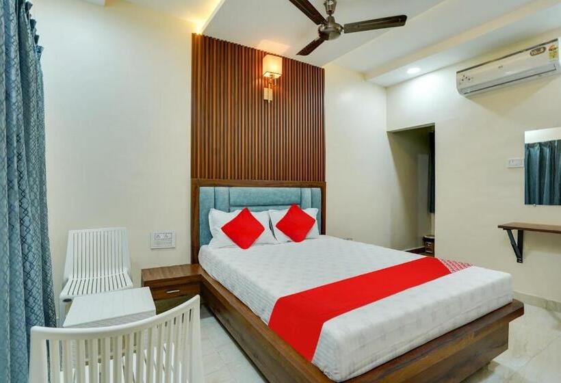 בית מלון כפרי Oyo Flagship Samruddhi Lodging