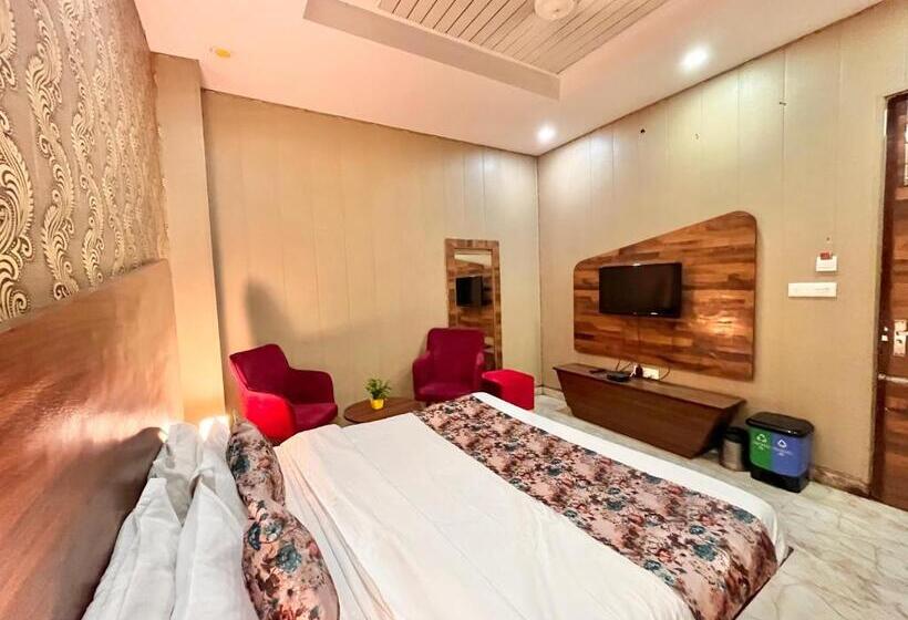 酒店 The Pearl, Zirakpur   A Luxury Family