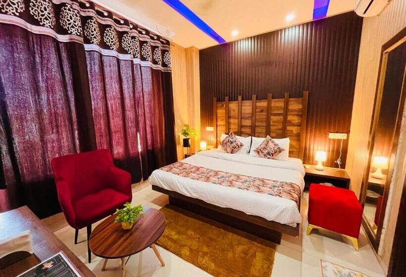 酒店 The Pearl, Zirakpur   A Luxury Family