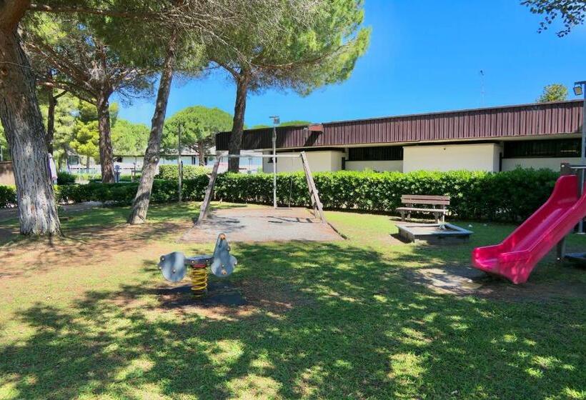 Isa Apartment 3 Beds In Residence With Swimming Pool Bed And Bath Linen Included