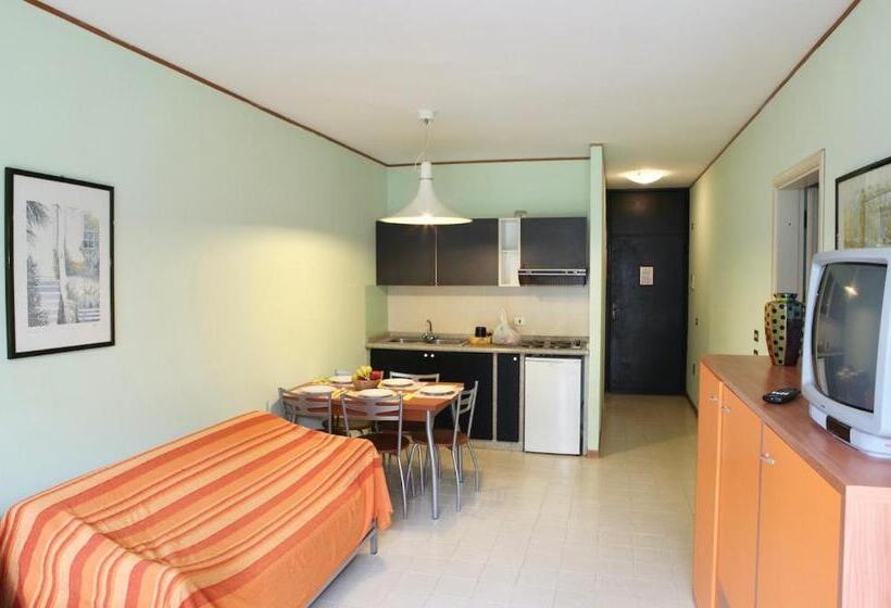 Isa Apartment 4 Beds With Private Outdoor Space In Residence With Swimming Pool In Marina Di Bibbona