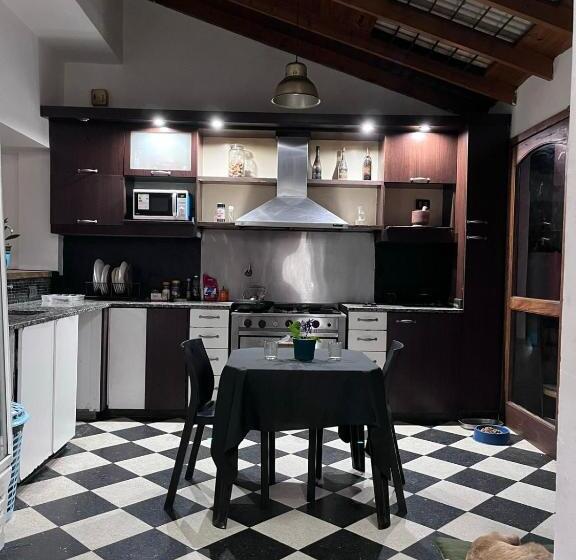 تختخواب و صبحانه Hostel California