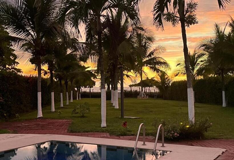 مبيت وإفطار Your Beachfront Bnb Paradise