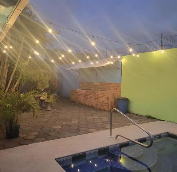 مبيت وإفطار Your Beachfront Bnb Paradise