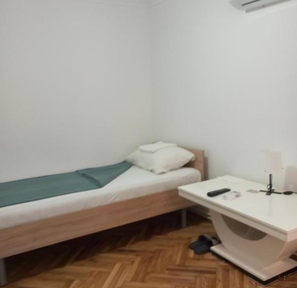 هاستل Airport Md Rooms 2