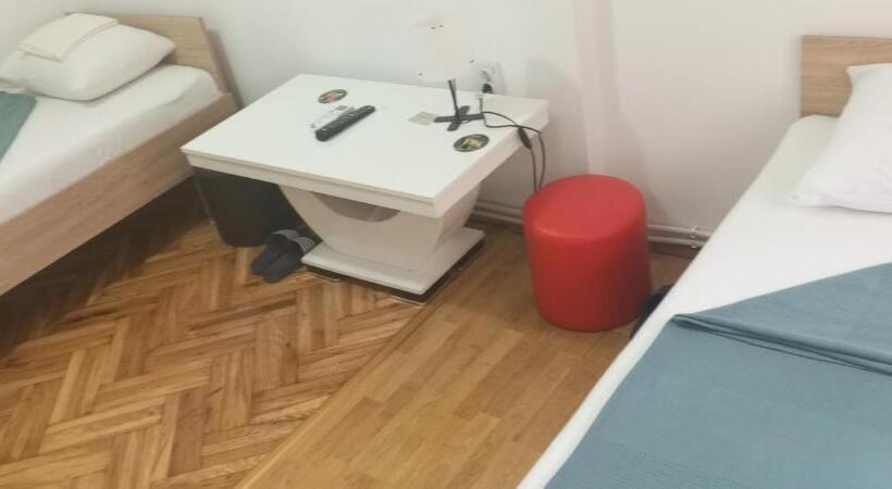 هاستل Airport Md Rooms 2