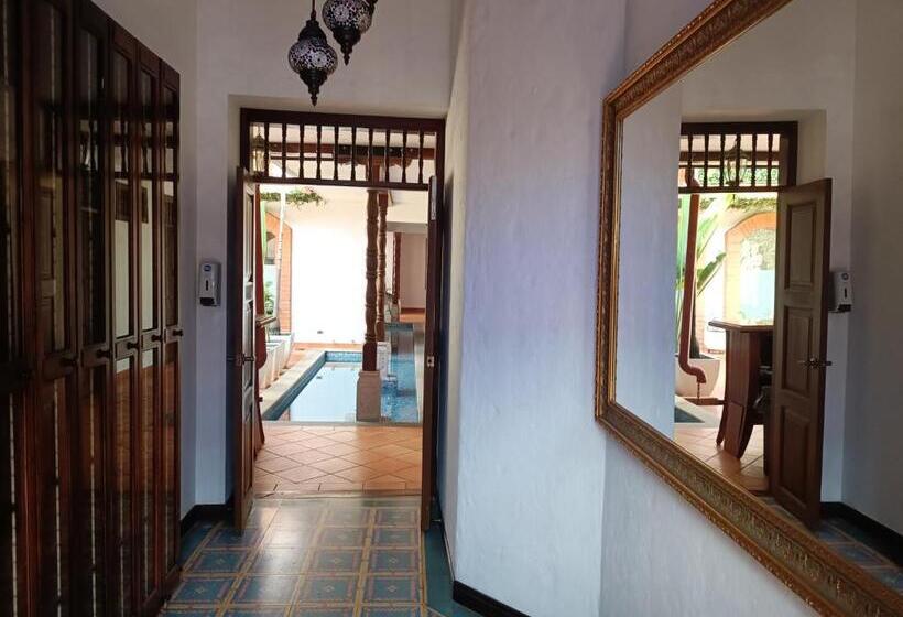 تختخواب و صبحانه Casa Carambolo