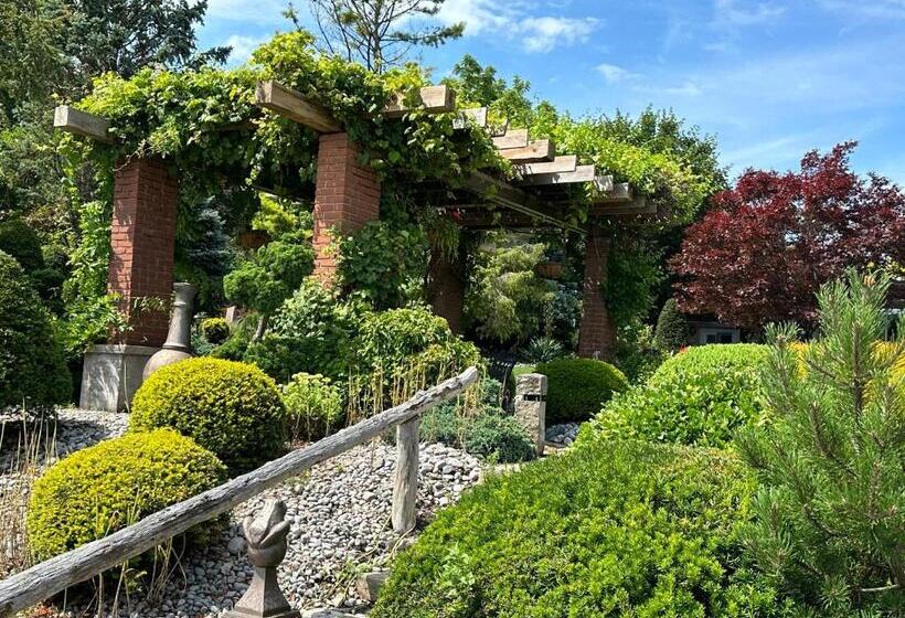 住宿加早餐  The Wind In The Willows   Luxury Lakefront Oasis