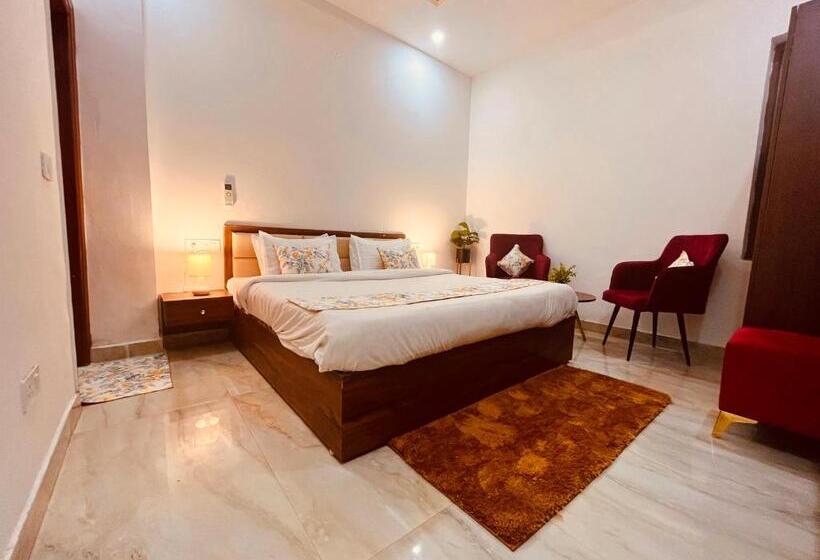 Elena Triple Lodge, Zirakpur   Hotel Of The Year