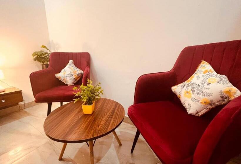 Elena Triple Lodge, Zirakpur   Hotel Of The Year