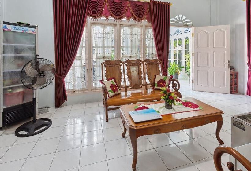 ホテル Oyo Life 92803 Penginapan Purnama