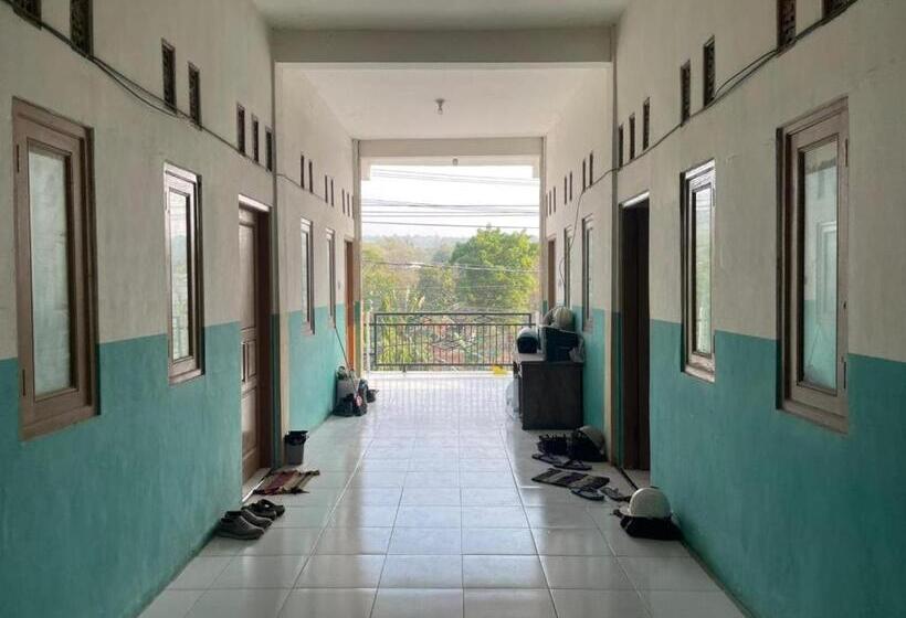 호텔 Spot On 93075 Nova Jaya 2 Homestay Syariah
