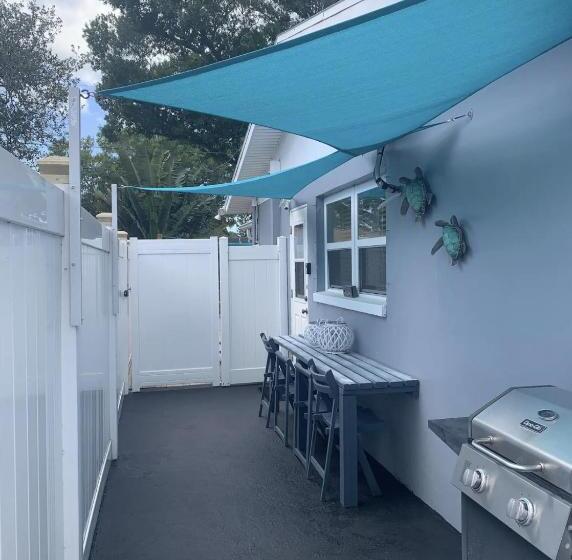 Pensjonat Private Suite With Private Gym&patio, Minutes To Beaches, Up To 4 Guests