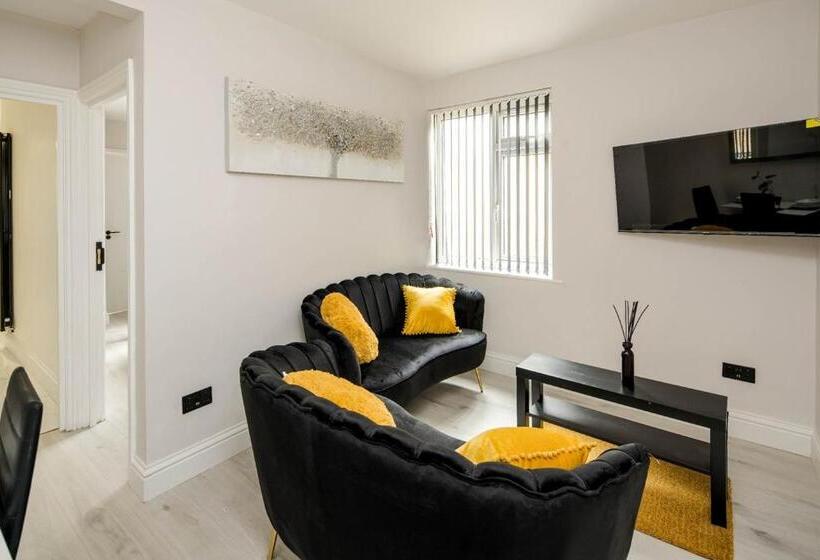 Пансион Commonside Luxury