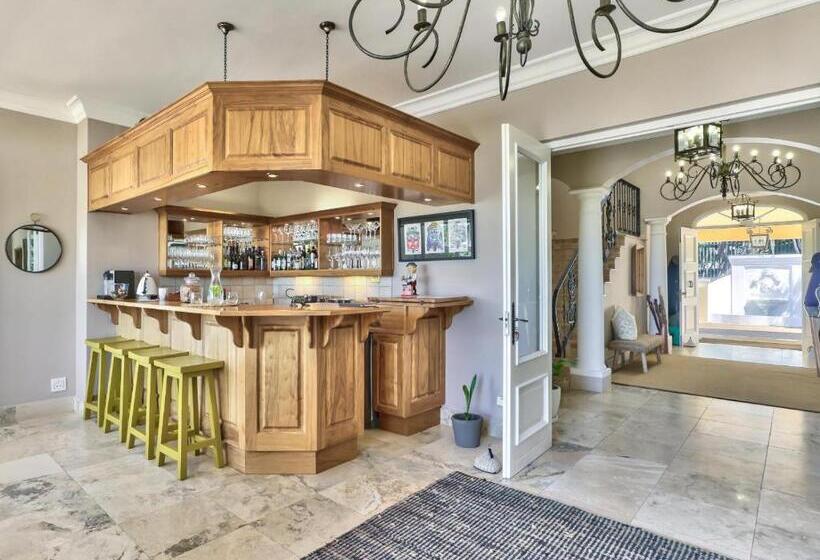 פנסיון Devonport House   Constantia