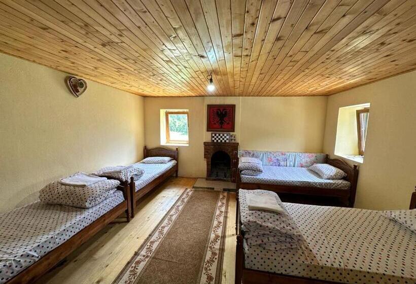 بنسيون Guest House Kukaj Bed & Breakfast