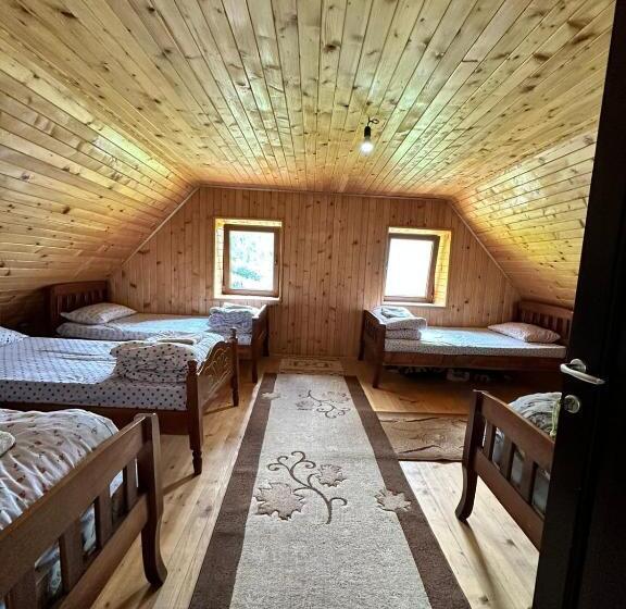 بنسيون Guest House Kukaj Bed & Breakfast