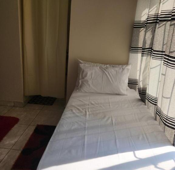 ペンション Hunters Nest Guest House Mafikeng