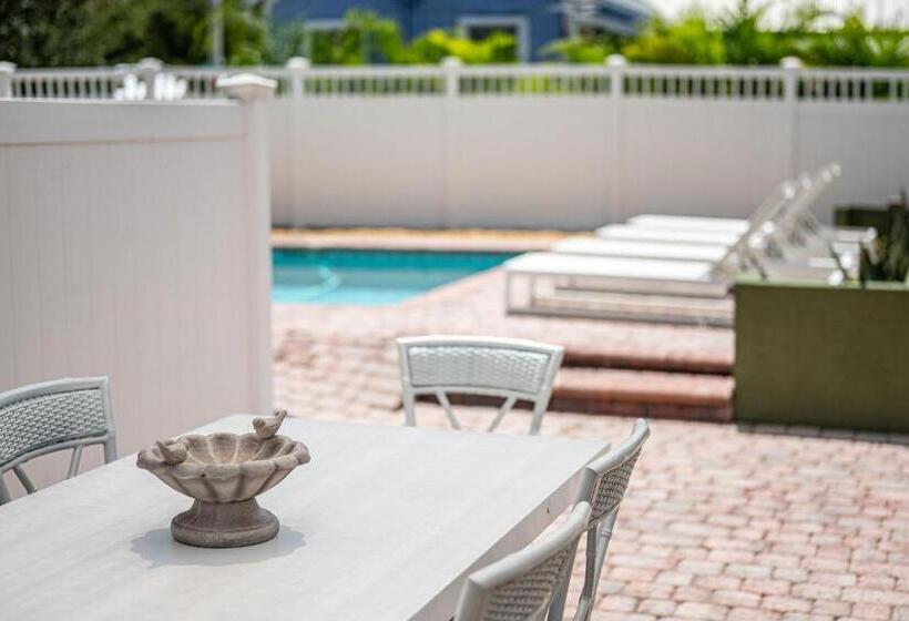 بنسيون Noi Nest Home + Pool + Suites