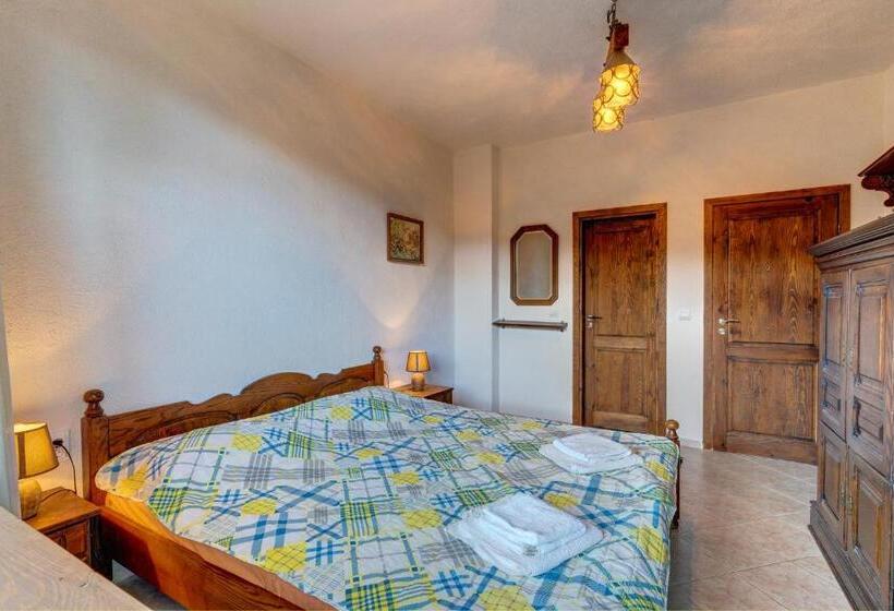 פנסיון The Pine Levochevo   Guesthouse And Coworking Space