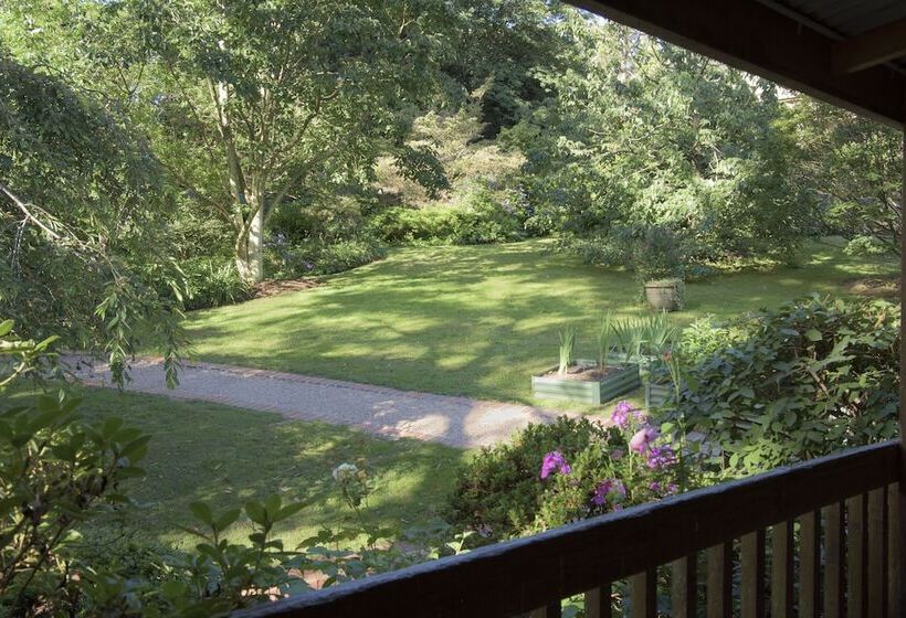 Bed and Breakfast Botanica Retreat   Village Spa & Stay