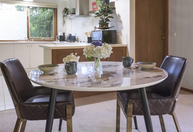 Bed and Breakfast Botanica Retreat   Village Spa & Stay