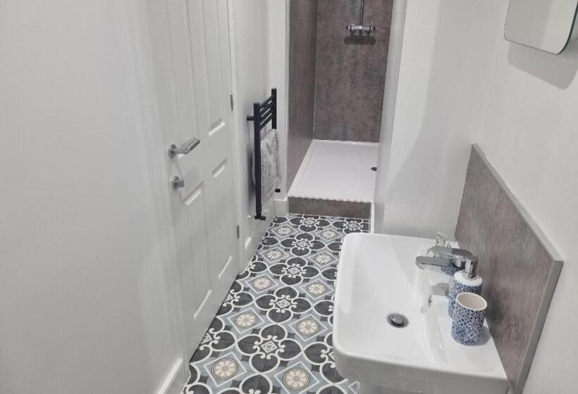 مبيت وإفطار The Plough Inn