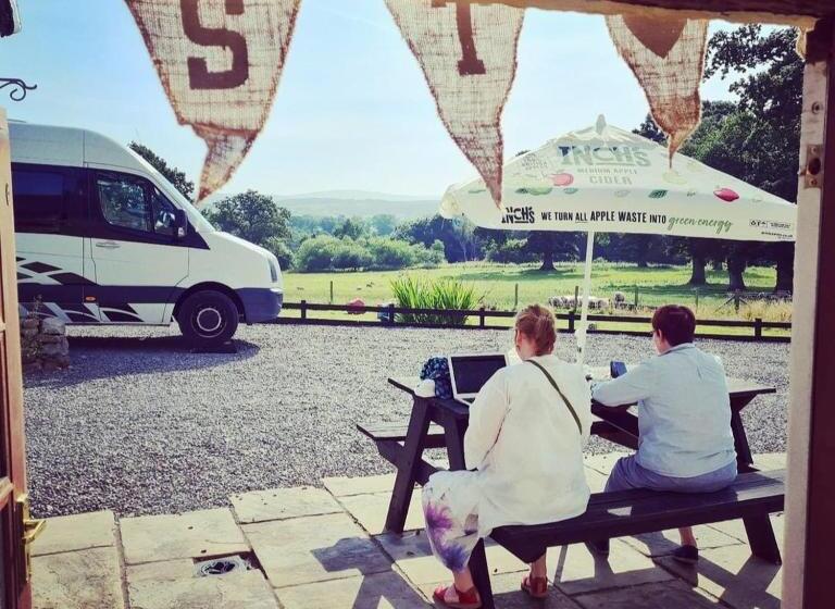 مبيت وإفطار The Plough Inn